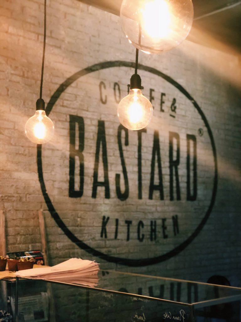 Ontbijttentjes in Valencia, Bastard