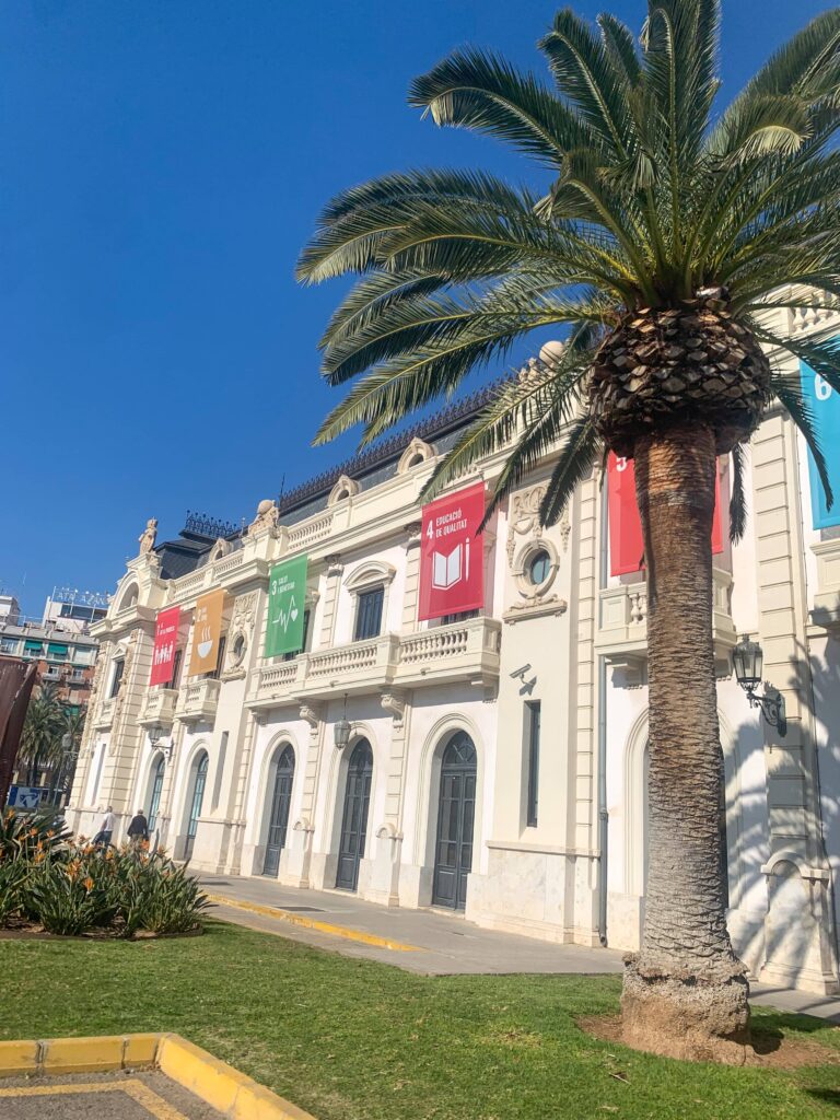 Edificio del Reloj marina port
